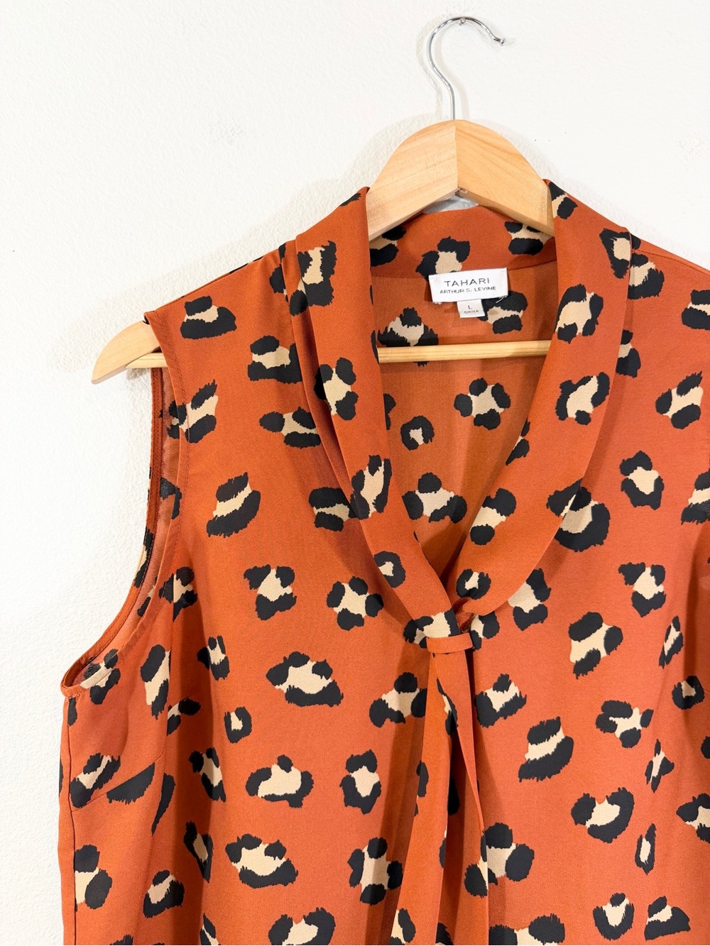 Tahari ASL Orange Leopard Print Blouse Size L Sleeveless Tie Neck Office Casual - Picture 2 of 7